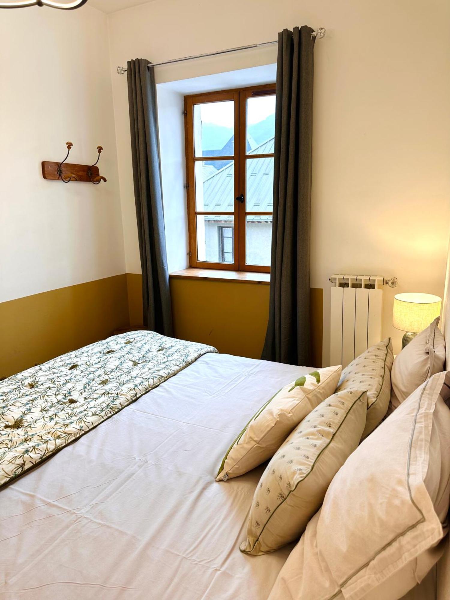 Auberge Le Glacier Bleu Mont-Dauphin Habitación foto